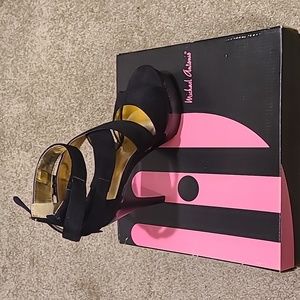 NWOT Micheal Antonio Black stappy platform heel